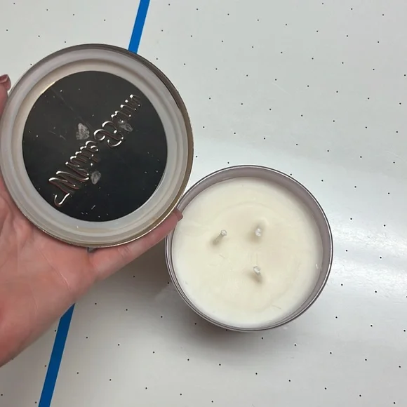 New 3 wick White Barn Candle - Picture 5 of 7